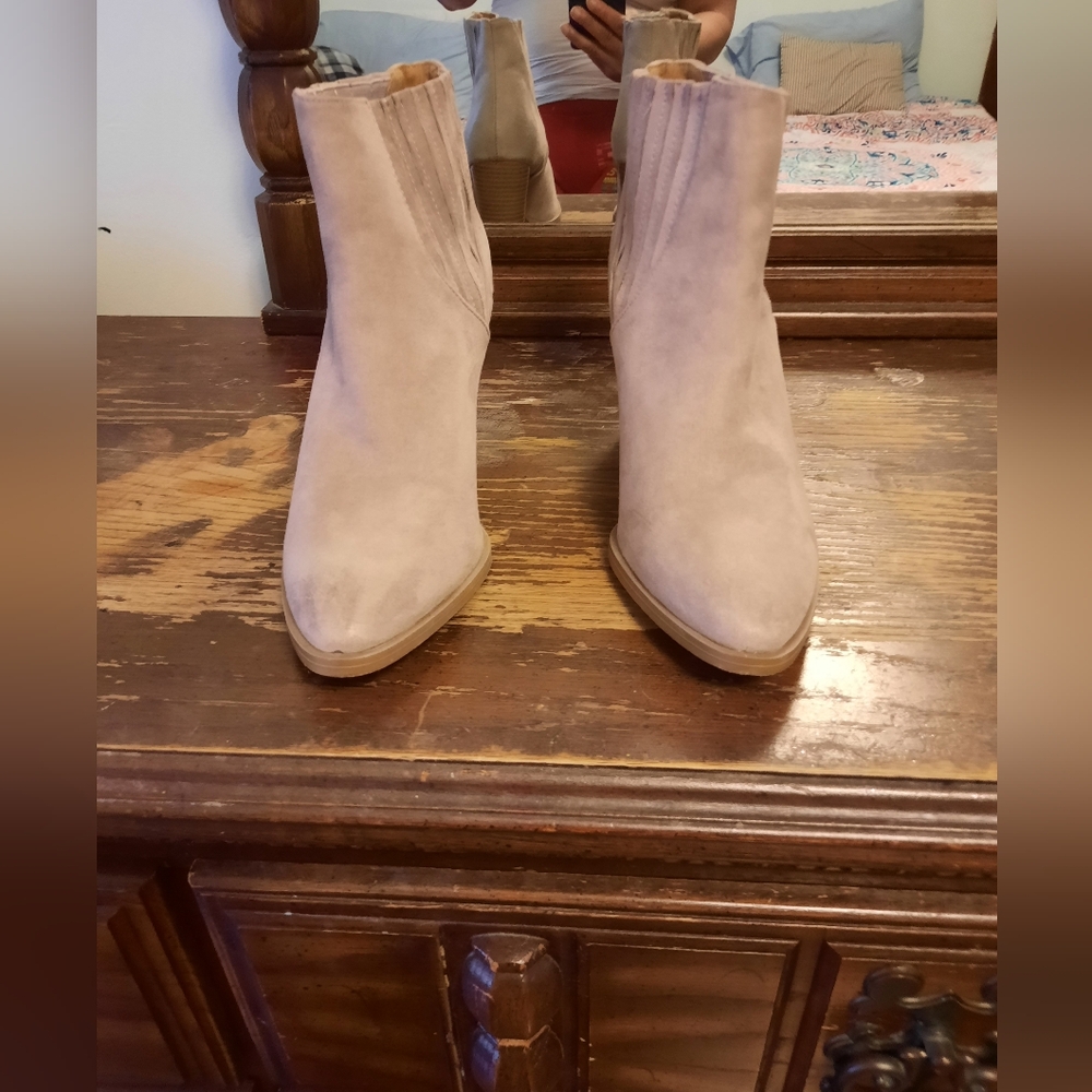 Boot - Picture 7 of 16